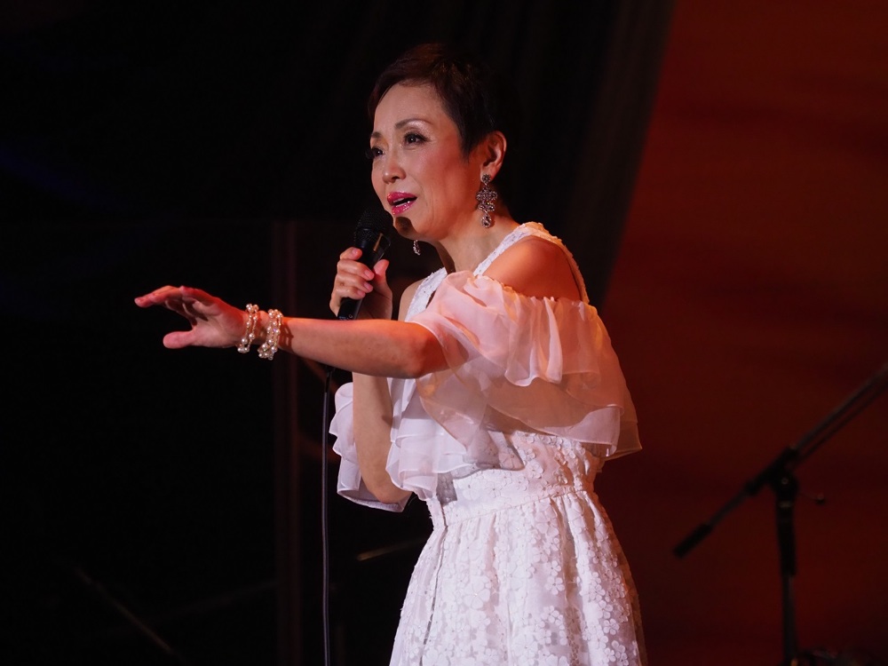 クミコがデビュー35周年記念コンサートでヒット曲＆人気曲を完全網羅
