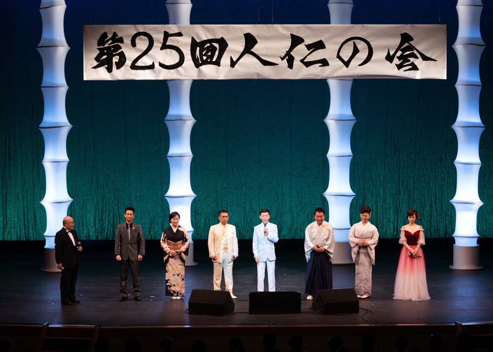 渥美二郎主宰「人仁の会」で角川博、走裕介ら7組共演、東京五輪の年のヒット曲など熱唱