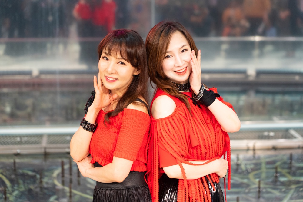 森口博子と鮎川麻弥が初コラボ曲発売記念イベント、2人で50代ロックを熱く歌唱