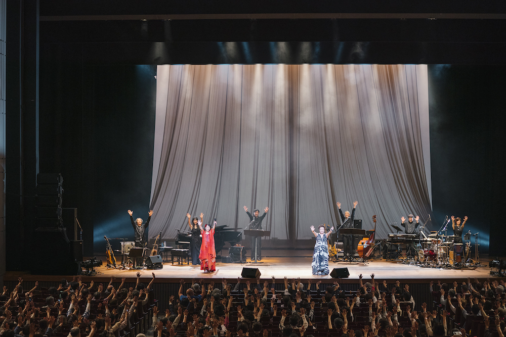 【レポート】加藤登紀子がコロナ自粛後初の大規模コンサートを開催し1000人を動員