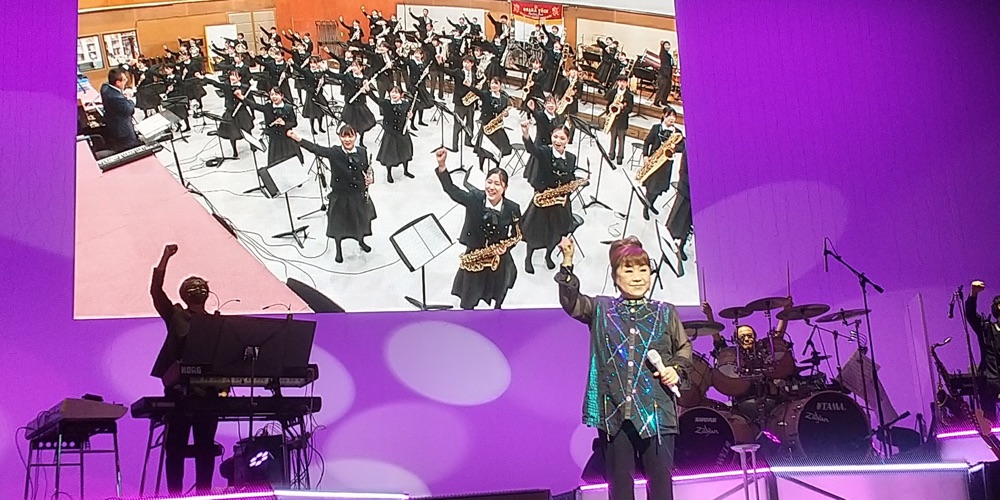 天童よしみが50周年記念コンサート開催、集大成のステージも「これがスタート！」