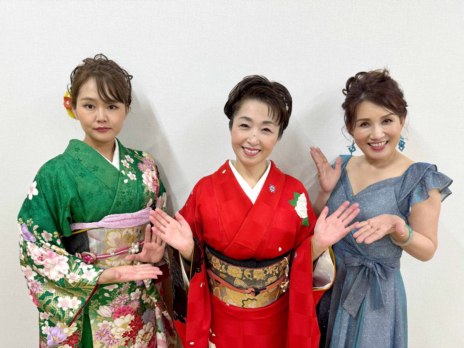 野中さおり、レイジュ、美里里美の3人組＜艶歌女子会＞が福岡で2回目のライブ開催